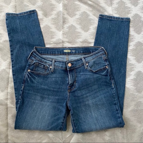πΈ3/$25 Old Navy Classic High Rise Straight Leg Jeans, Medium Wash, Size 8 Short - Picture 3 of 9
